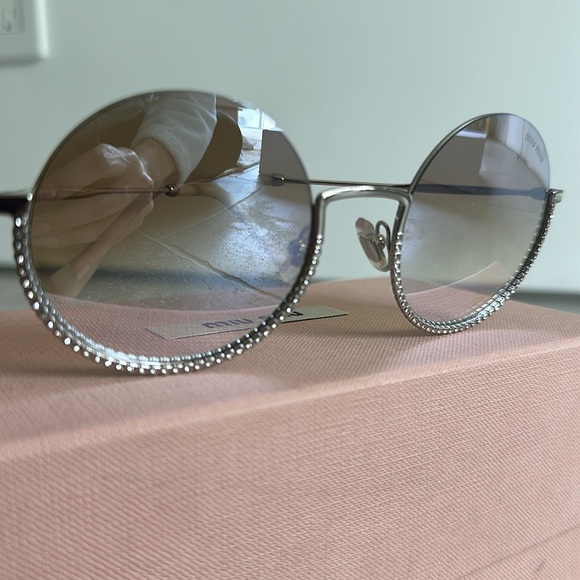 miu miu round sunglasses, brand new, never worn - Picture 4 of 5
